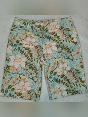 Talbots Perfect Shorts Women’s Size 6 Floral Bermuda Shorts Pastel Tropical